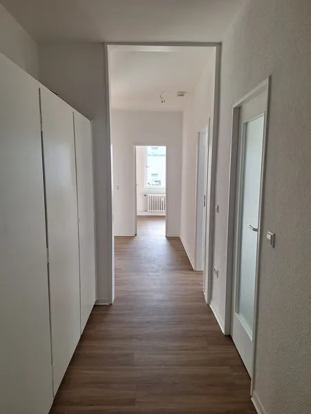 Frisch modernisierte 2,5-Zimmer-Wohnung mit neuem Bad und Design-Vinylboden in attraktiver Kreuzberg — photo 1